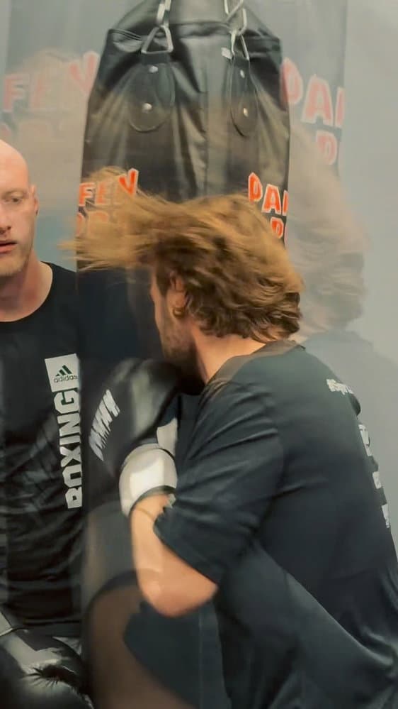 🥊 K1 Kickboxen für Anfänger – starte mit uns!🥊 Du wolltest schon immer mal Kickboxen ausprobieren? Dann ist unser K1-Anfängerkurs genau de